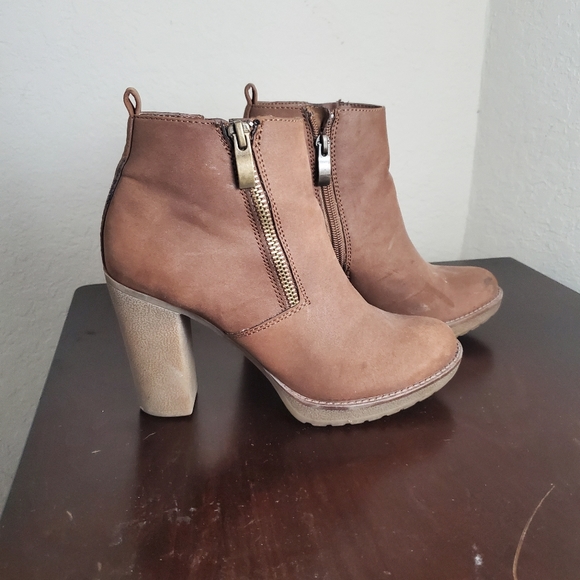 Size 5 Limelight boots - Picture 1 of 6